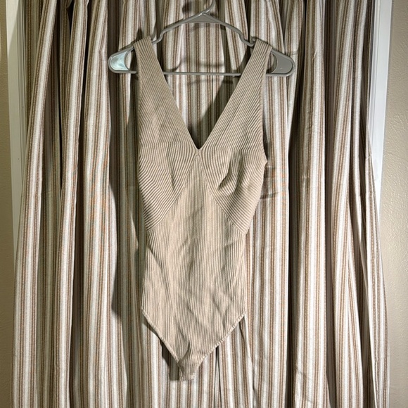 A&F Sand Bodysuit - Picture 1 of 3